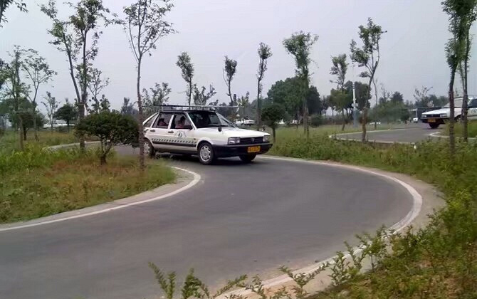 學(xué)車科目三如何控制油門 學(xué)車科目三如何控制油門